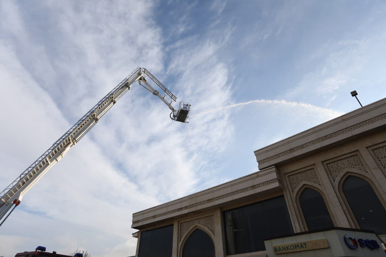 Chirchiq shahrida joylashgan yirik savdo majmuasida maxsus taktik-oʻquv mashgʻuloti oʻtkazildi