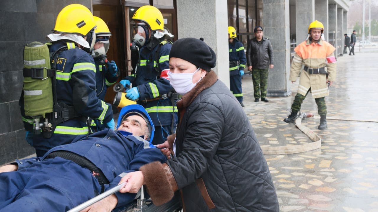 "Навоий кон-металлургия комбинати” АЖ ва "Навоийуран" ДК объектларида фавқулодда вазиятлар маркази ходимлари томонидан ва ҳамкор ташкилотлар билан биргаликда махсус-тактик ўқув машғулоти ўтказилди