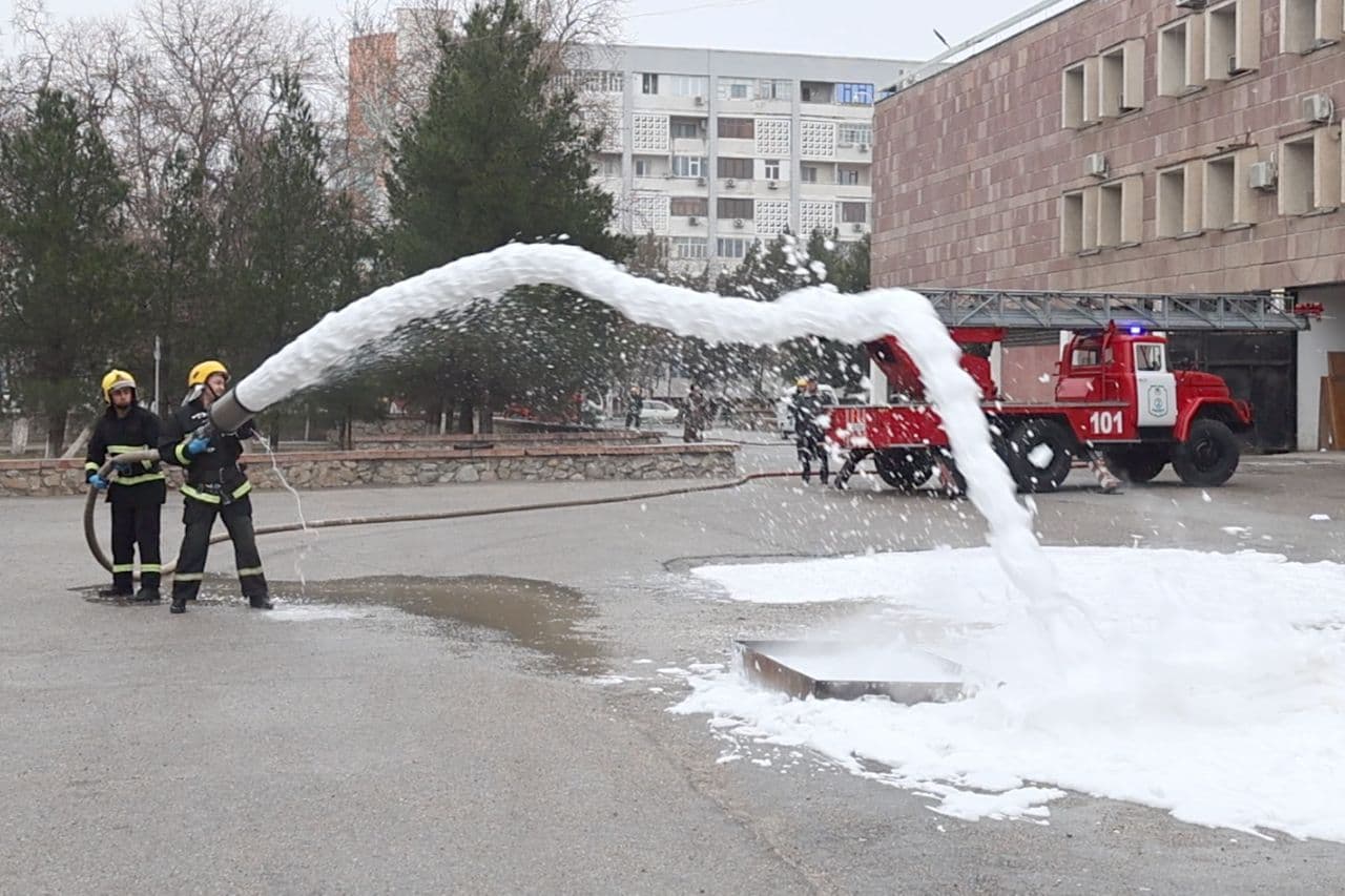 "Навоий кон-металлургия комбинати” АЖ ва "Навоийуран" ДК объектларида фавқулодда вазиятлар маркази ходимлари томонидан ва ҳамкор ташкилотлар билан биргаликда махсус-тактик ўқув машғулоти ўтказилди