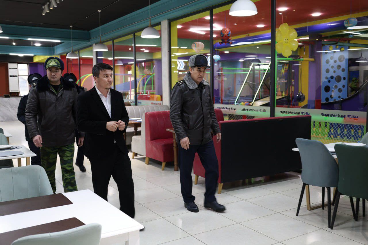 Навоий вилояти ФВБ бошлиғи раҳбарлигида Навоий шаҳридаги йирик савдо мажмуалари ва болалар ўйингоҳларида назорат-профилактик тадбирлар ўтказилди