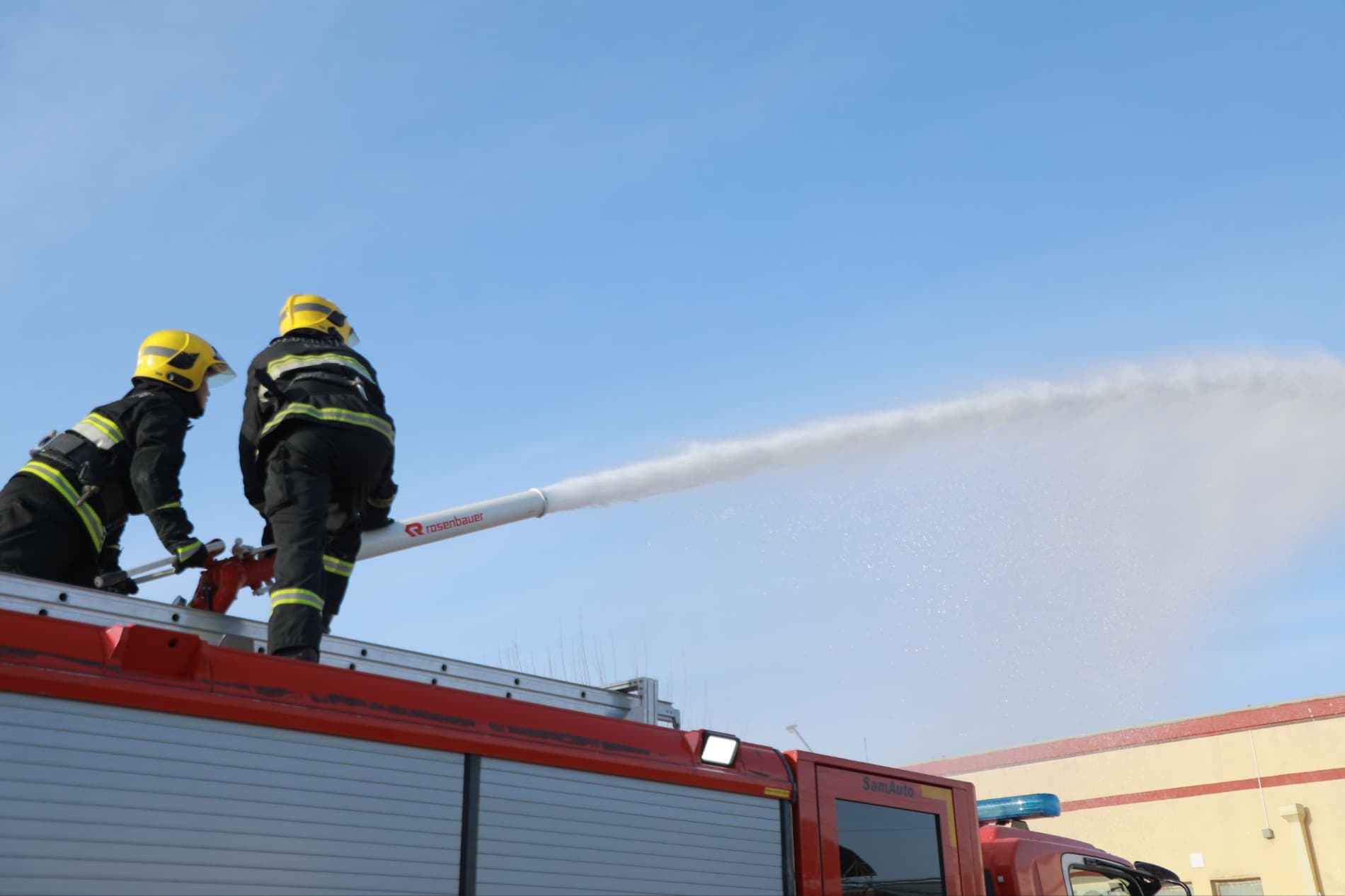 Сурхондарё вилояти ФВБ бошчилигида ҳамкорликдаги хизматлар билан Термиз шаҳрида жойлашган савдо комплексида махсус-тактик ўқув машғулоти ўтказилди