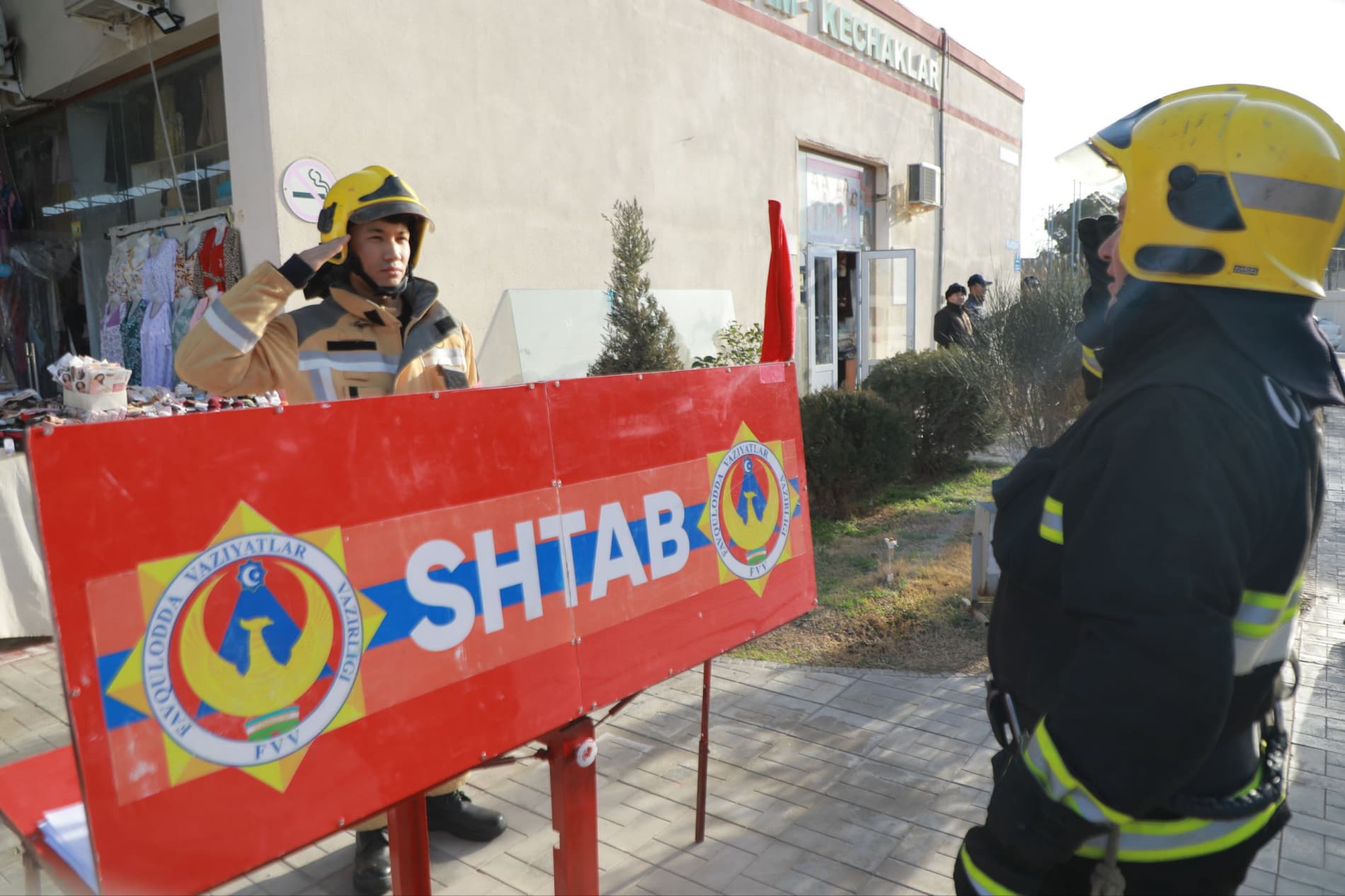 Сурхондарё вилояти ФВБ бошчилигида ҳамкорликдаги хизматлар билан Термиз шаҳрида жойлашган савдо комплексида махсус-тактик ўқув машғулоти ўтказилди