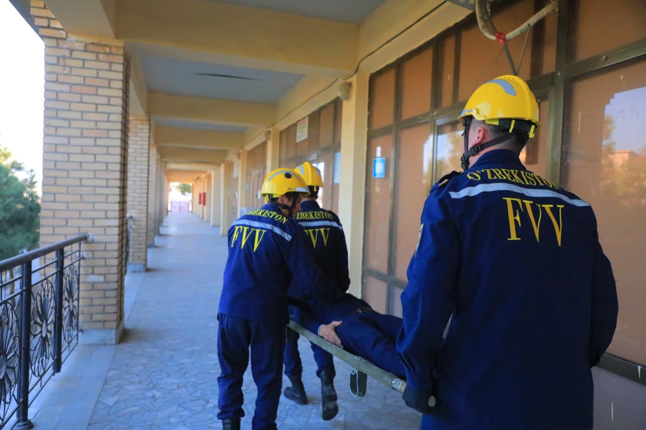 Samarqand viloyati FVB tomonidan Samarqand shahrida joylashgan ''Shodiyona'' savdo majmuasida maxsus-taktik o‘quv mashqi o‘tkazildi