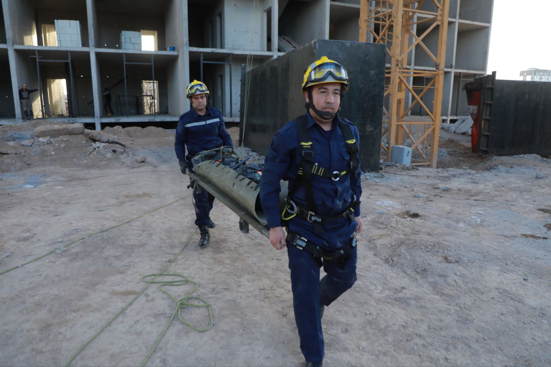 Сурхондарё вилояти ФВБ бошчилигида Термиз шаҳрида жойлашган қурилиши тугалланмаган объектда махсус-тактик ўқув машқи ўтказилди