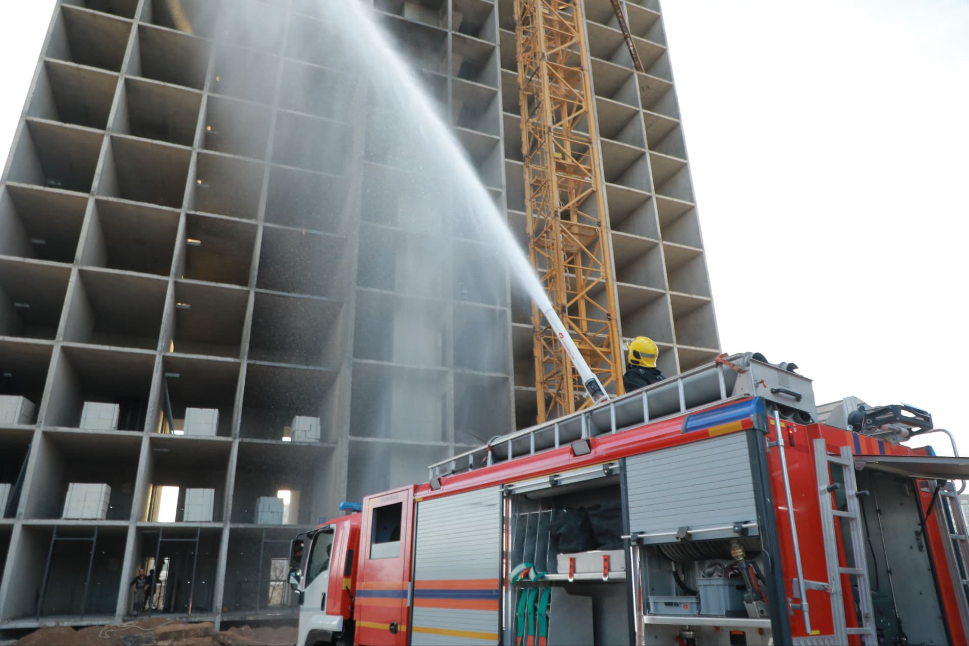 Сурхондарё вилояти ФВБ бошчилигида Термиз шаҳрида жойлашган қурилиши тугалланмаган объектда махсус-тактик ўқув машқи ўтказилди