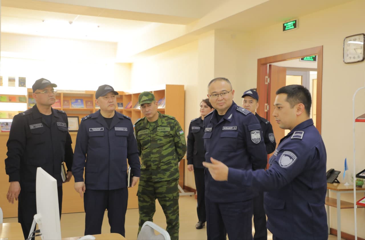 Фавқулодда вазиятлар вазири генерал-майор А.И. Икрамов Фавқулодда вазиятлар вазирлиги Академиясининг профессор-ўқитувчилари ва курсантлари билан суҳбатлашди