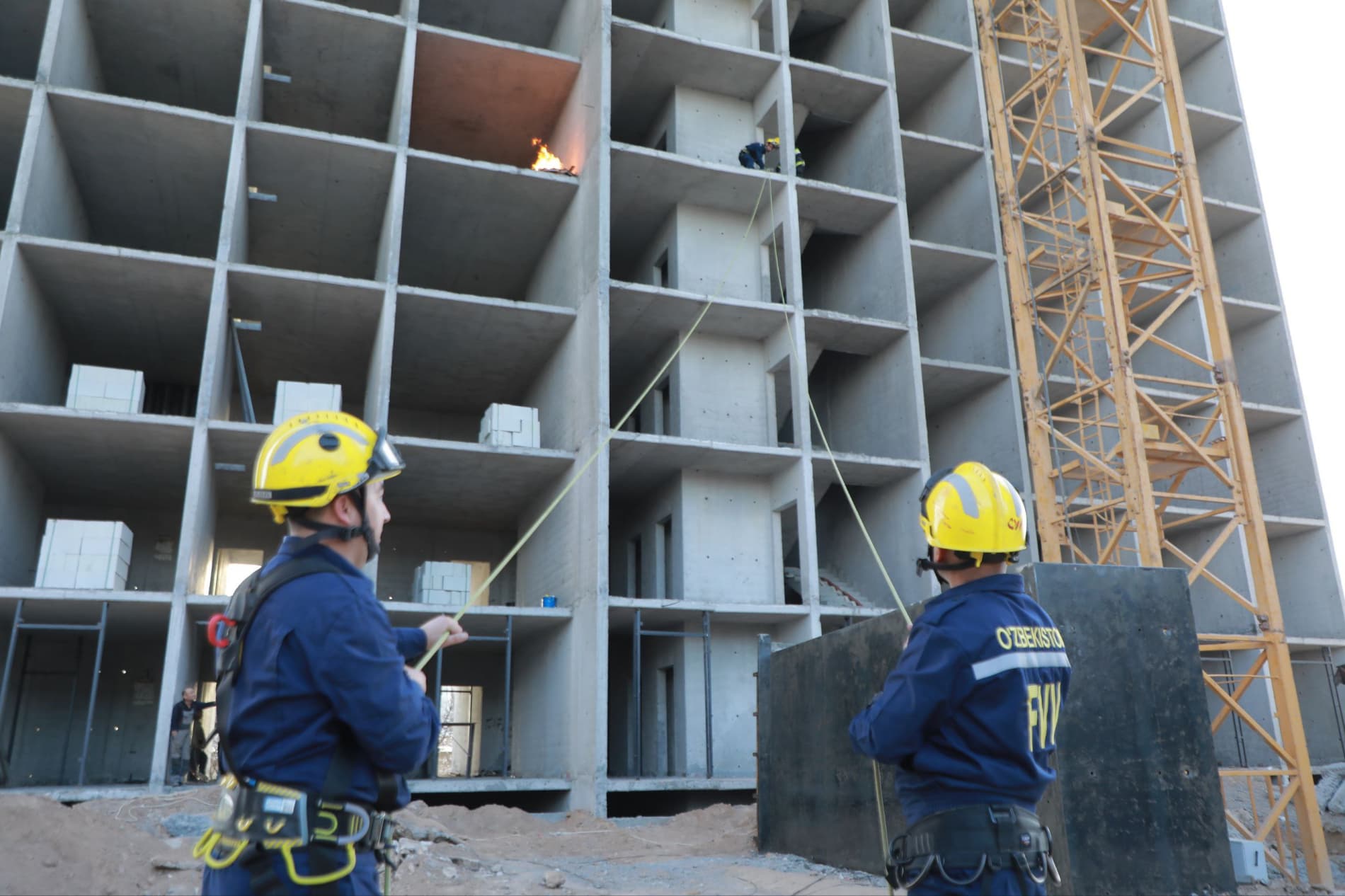 Сурхондарё вилояти ФВБ бошчилигида Термиз шаҳрида жойлашган қурилиши тугалланмаган объектда махсус-тактик ўқув машқи ўтказилди