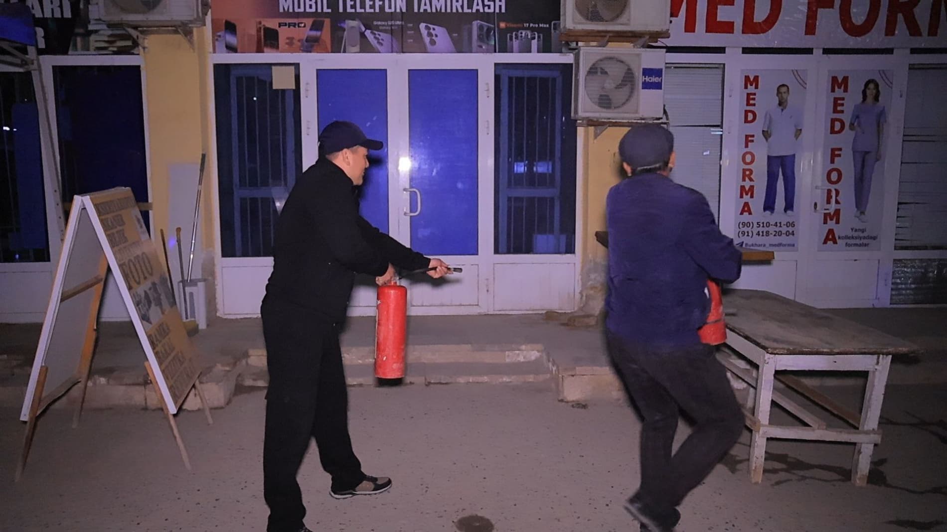 Бухоро вилояти ФВБ томонидан дахлдор ташкилотлар билан ҳамкорликда "Карвон" савдо комплексида махсус-тактик ўқув машқи ўтказилди