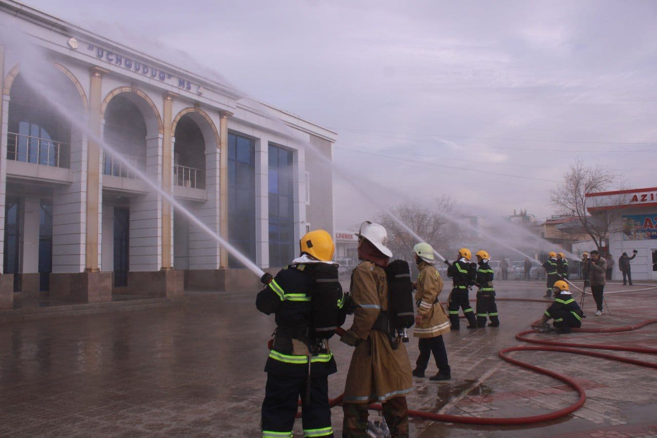 "Навоий кон-металлургия комбинати” АЖ ва "Навоийуран" ДК объектларида фавқулодда вазиятлар маркази ходимлари томонидан ва ҳамкор ташкилотлар билан биргаликда махсус-тактик ўқув машқи ўтказилди