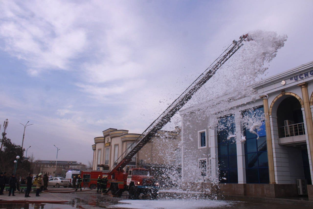 "Навоий кон-металлургия комбинати” АЖ ва "Навоийуран" ДК объектларида фавқулодда вазиятлар маркази ходимлари томонидан ва ҳамкор ташкилотлар билан биргаликда махсус-тактик ўқув машқи ўтказилди