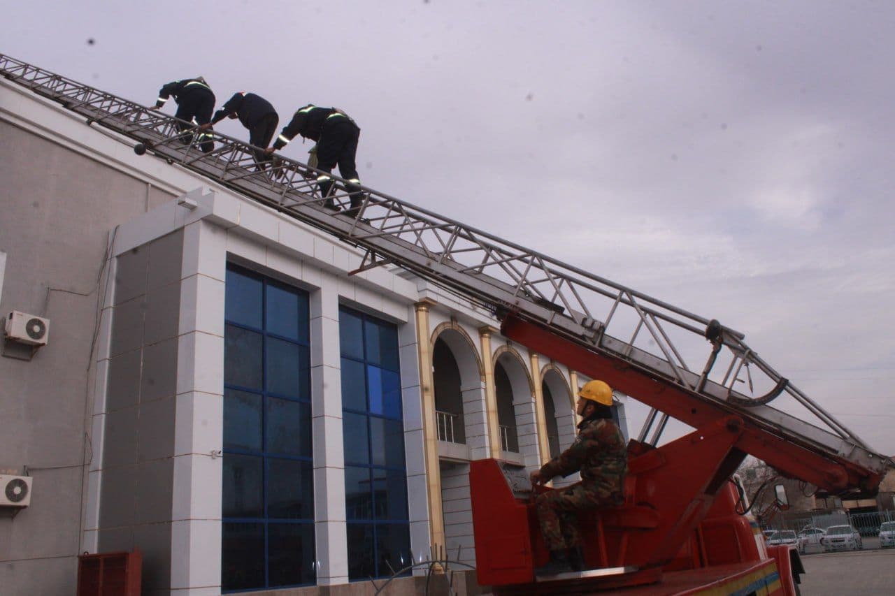 "Навоий кон-металлургия комбинати” АЖ ва "Навоийуран" ДК объектларида фавқулодда вазиятлар маркази ходимлари томонидан ва ҳамкор ташкилотлар билан биргаликда махсус-тактик ўқув машқи ўтказилди