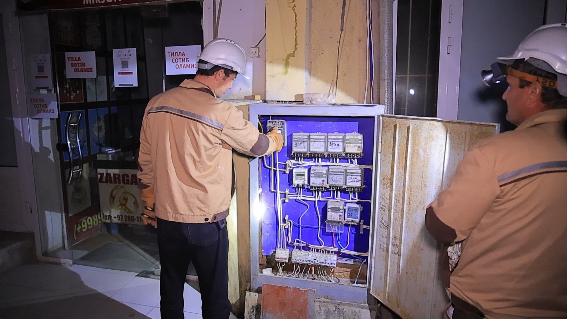 Бухоро вилояти ФВБ томонидан дахлдор ташкилотлар билан ҳамкорликда "Карвон" савдо комплексида махсус-тактик ўқув машқи ўтказилди