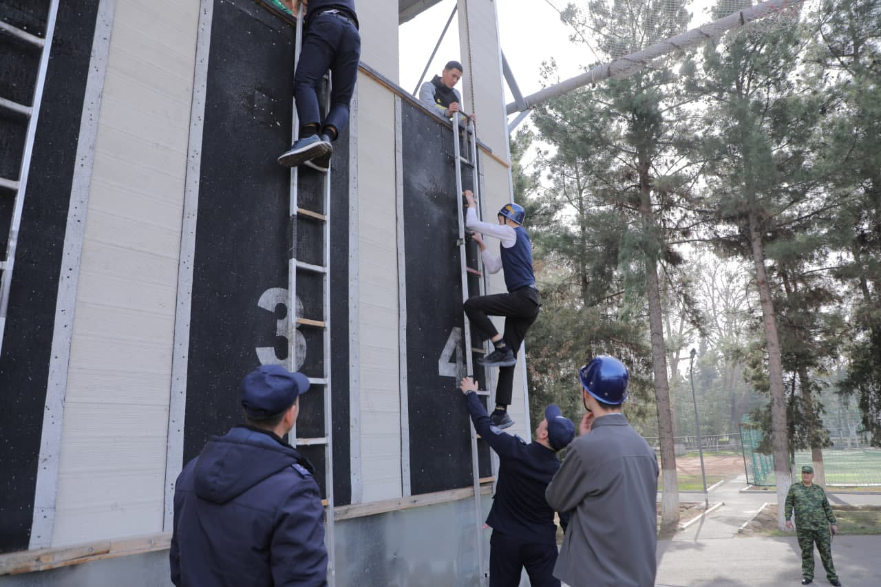 ФВВ Академиясида “Ёшлар куни” доирасида “Академияда бир куним” шиори остида “Очиқ эшиклар куни” ҳамда “Раҳбар ва ёшлар” учрашуви тадбирлари бўлиб ўтди.