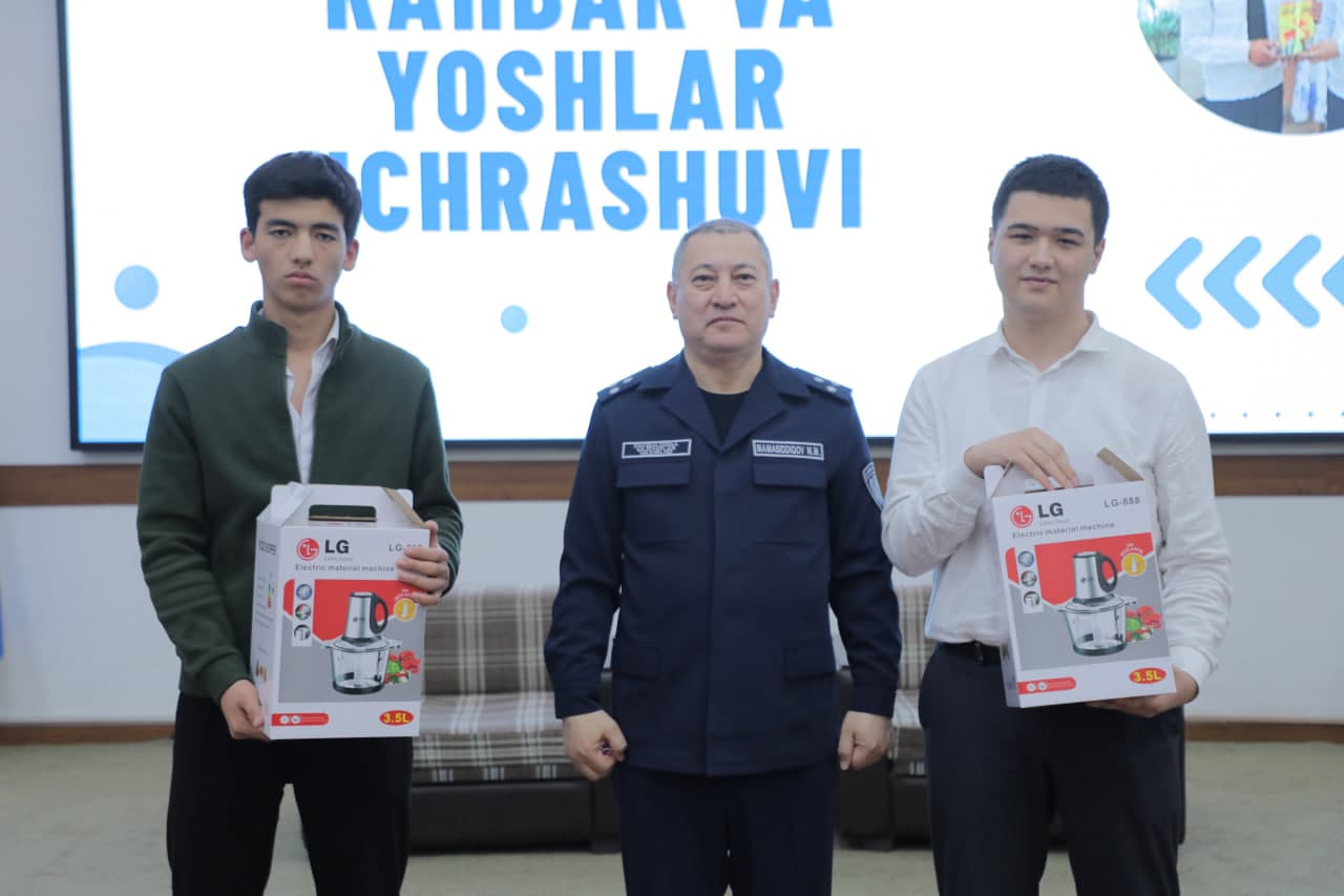 ФВВ Академиясида “Ёшлар куни” доирасида “Академияда бир куним” шиори остида “Очиқ эшиклар куни” ҳамда “Раҳбар ва ёшлар” учрашуви тадбирлари бўлиб ўтди.