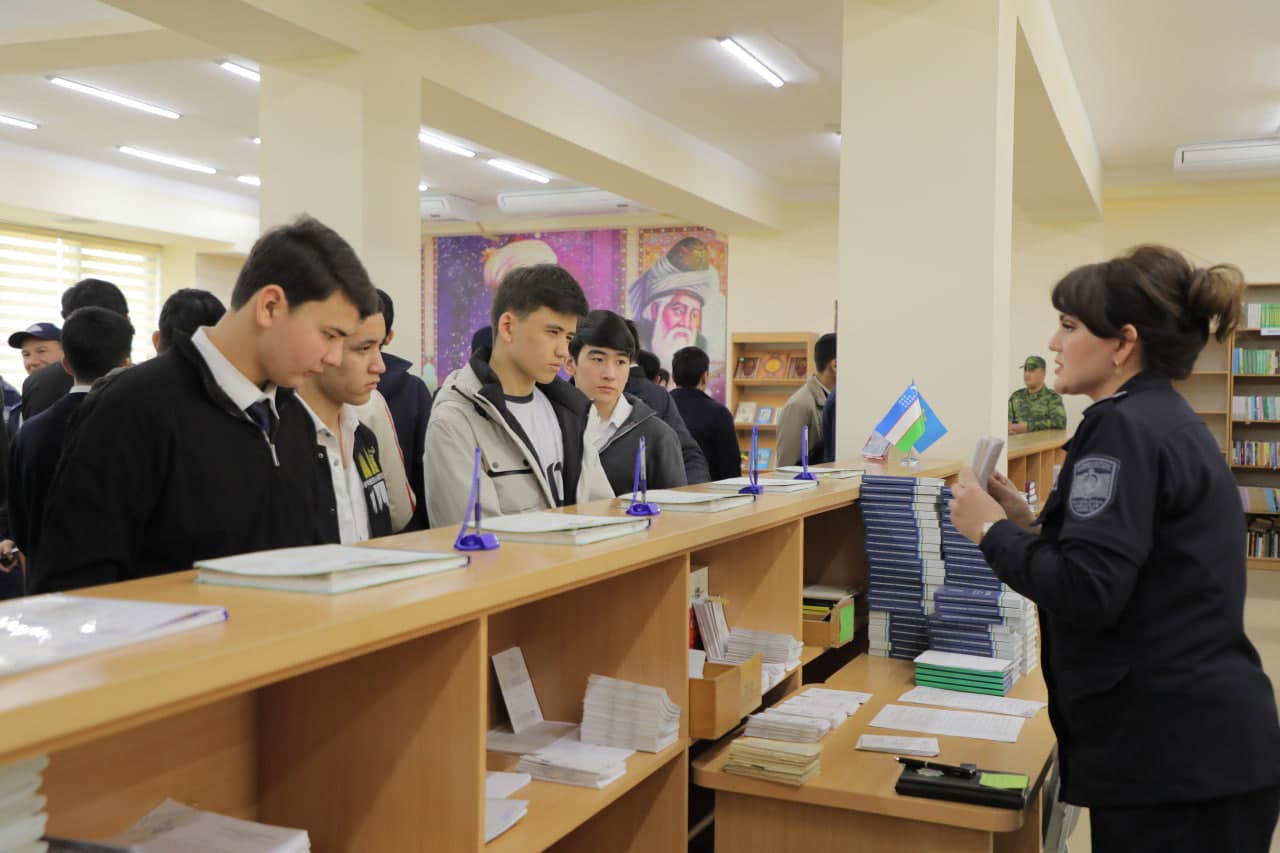 ФВВ Академиясида “Ёшлар куни” доирасида “Академияда бир куним” шиори остида “Очиқ эшиклар куни” ҳамда “Раҳбар ва ёшлар” учрашуви тадбирлари бўлиб ўтди.