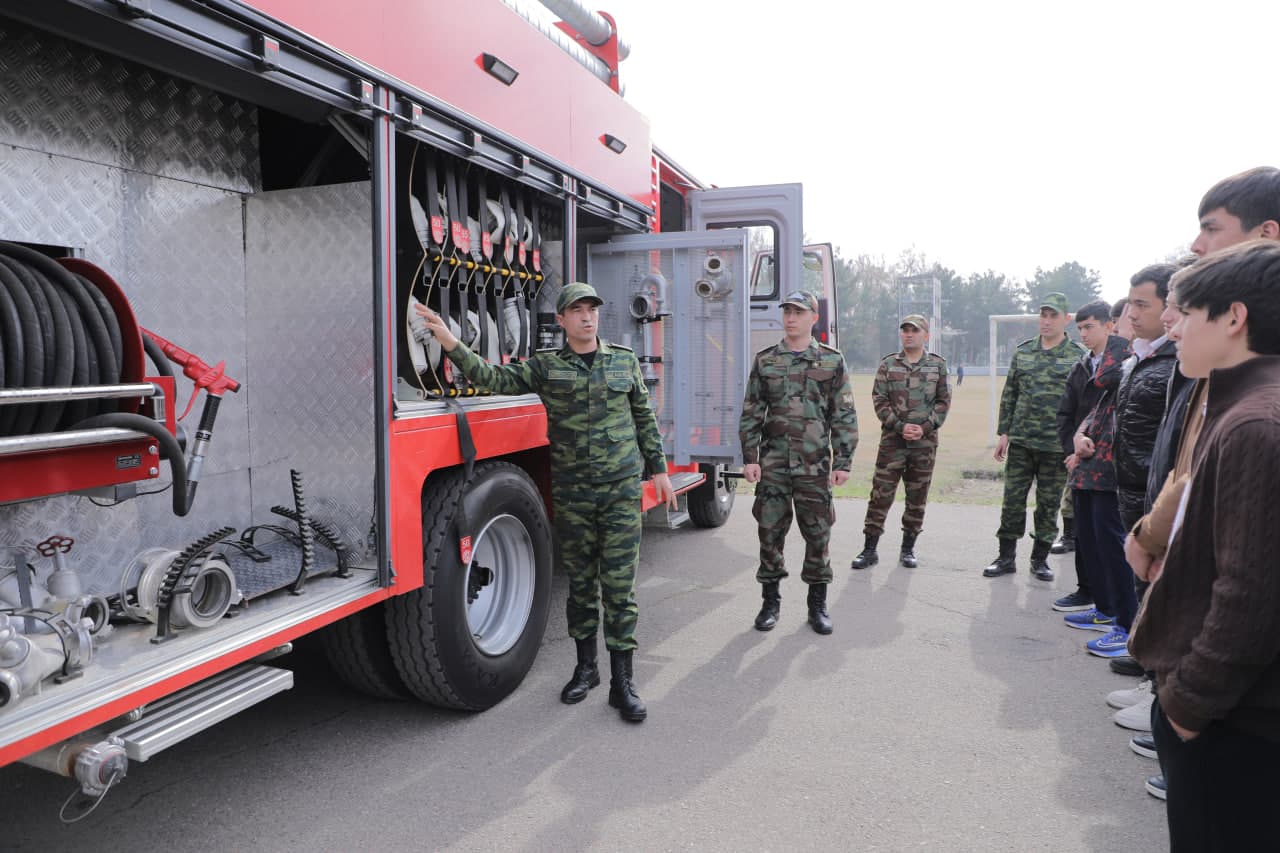 ФВВ Академиясида “Ёшлар куни” доирасида “Академияда бир куним” шиори остида “Очиқ эшиклар куни” ҳамда “Раҳбар ва ёшлар” учрашуви тадбирлари бўлиб ўтди.