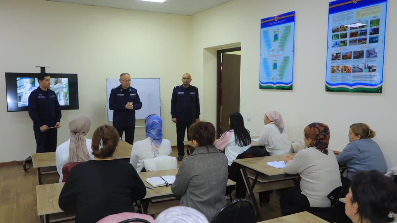 Фавқулодда вазиятлар вазири генерал-майор А.И.Икрамов Тошкент вилояти Фавқулодда вазиятлар Бош бошқармасининг аҳоли ва ҳудудларни фавқулодда вазиятлардан муҳофаза қилиш борасида олиб бораётган ишлари билан танишди.