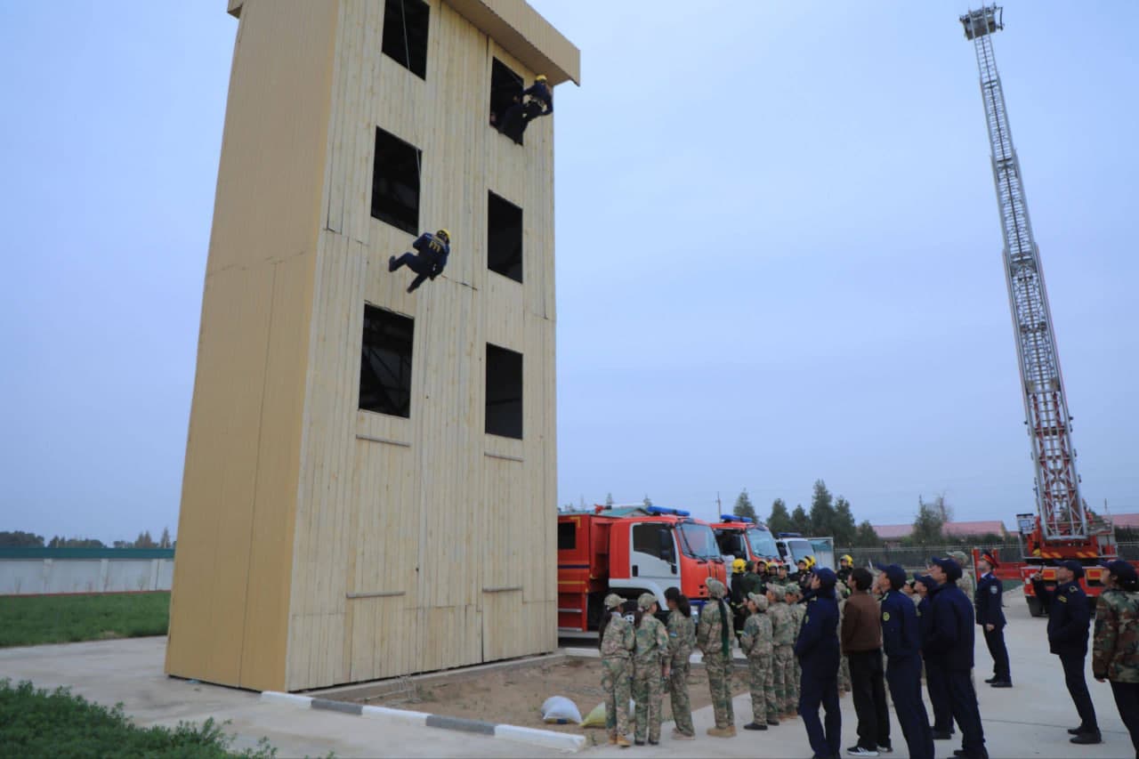 Surxondaryo viloyati FVBda "Jasorat maktabi" o‘quvchilari va "Yosh qutqaruvchi" klubi a’zolari ishtirokida “Ochiq eshiklar kuni” tadbiri tashkil etildi