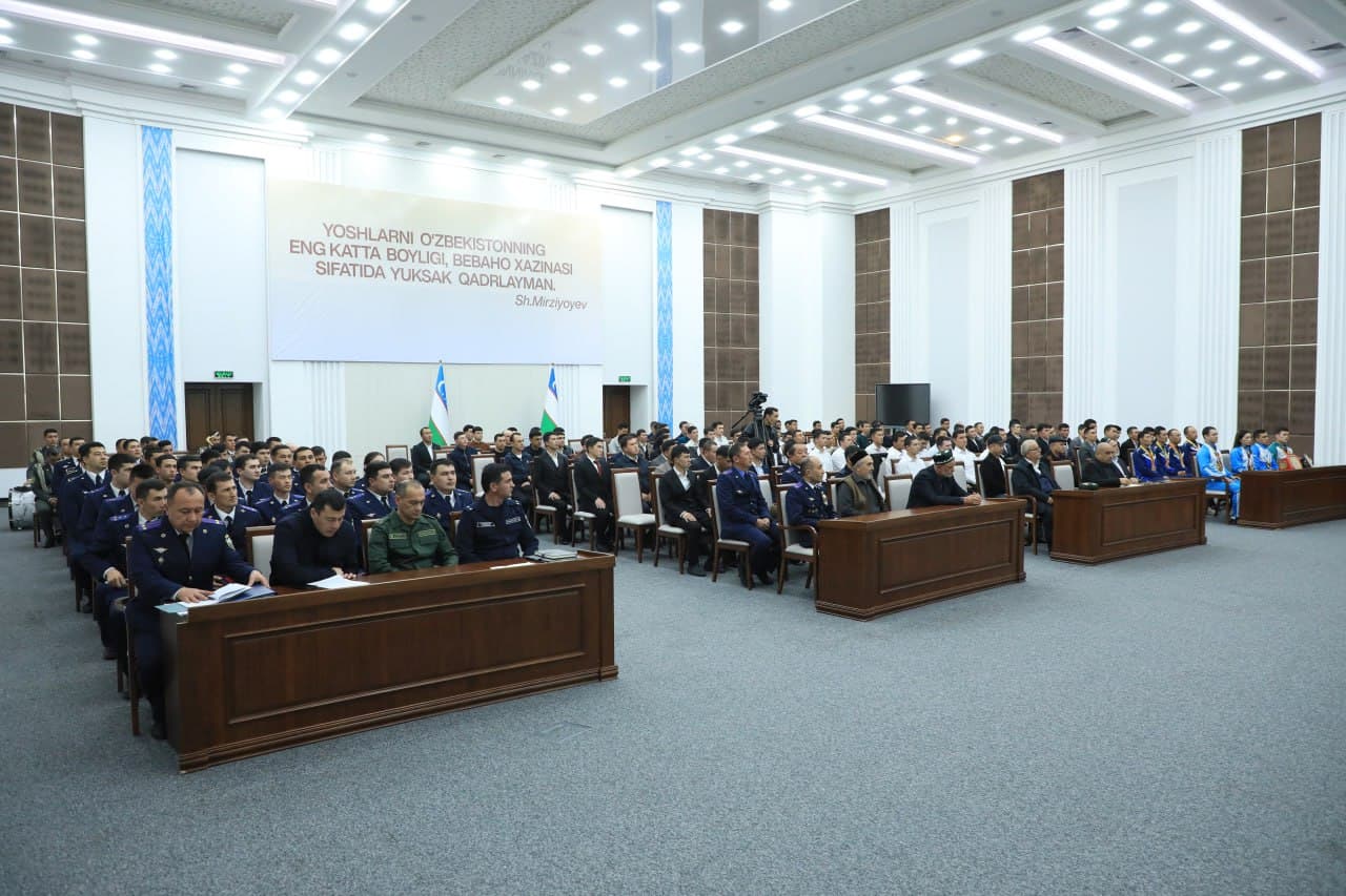 Наманганда “Вазир ва ёшлар” учрашуви бўлиб ўтди