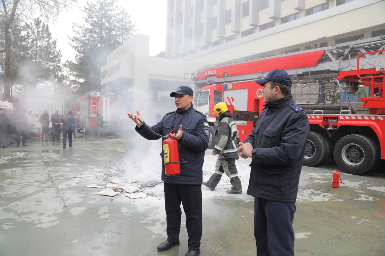 Мактабгача ва мактаб таълими вазирлиги марказий аппарати биносида ўқув машғулотлари ўтказилди