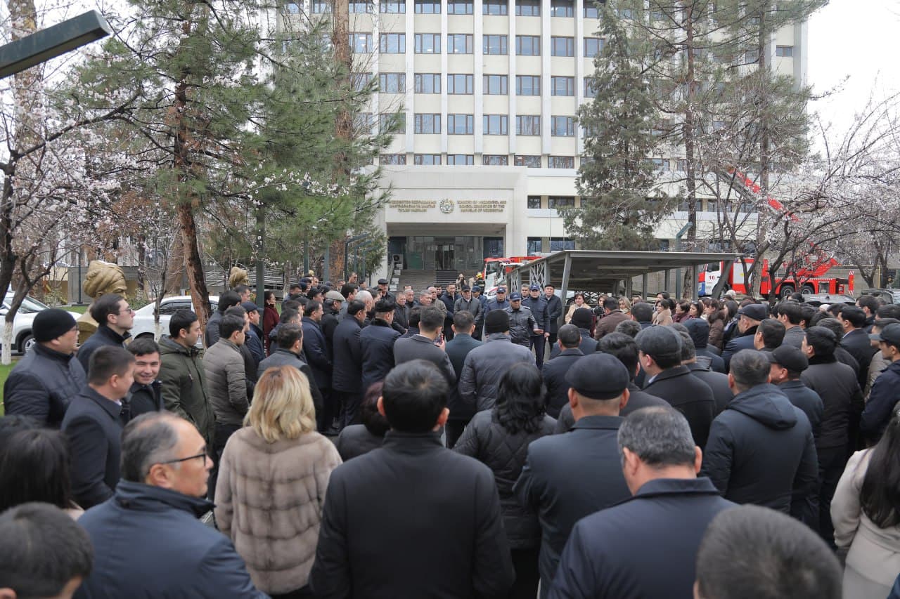 Мактабгача ва мактаб таълими вазирлиги марказий аппарати биносида ўқув машғулотлари ўтказилди