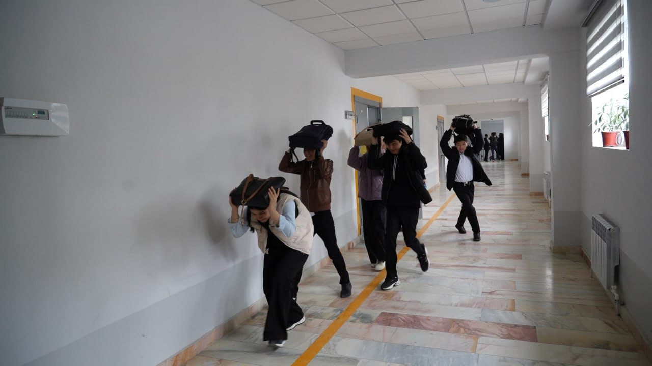 Гулистон шаҳрида жойлашган 8-сонли умумтаълим мактабида ўқув машғулоти ўтказилди