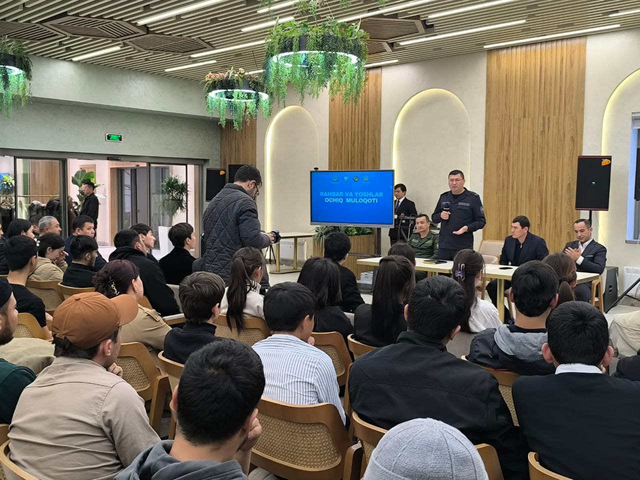 Jizzax viloyati FVB boshlig‘i podpolkovnik F. Dadabayev Arnasoy tumanida yoshlar bilan ochiq muloqot o‘tkazdi