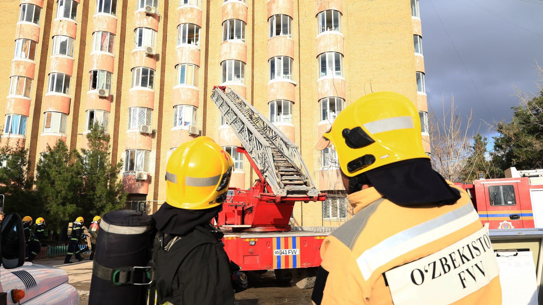 Navoiy viloyati FVB tomonidan Navoiy shahrida joylashgan koʻp qavatli uyda maxsus-taktik oʻquv mashqi oʻtkazildi