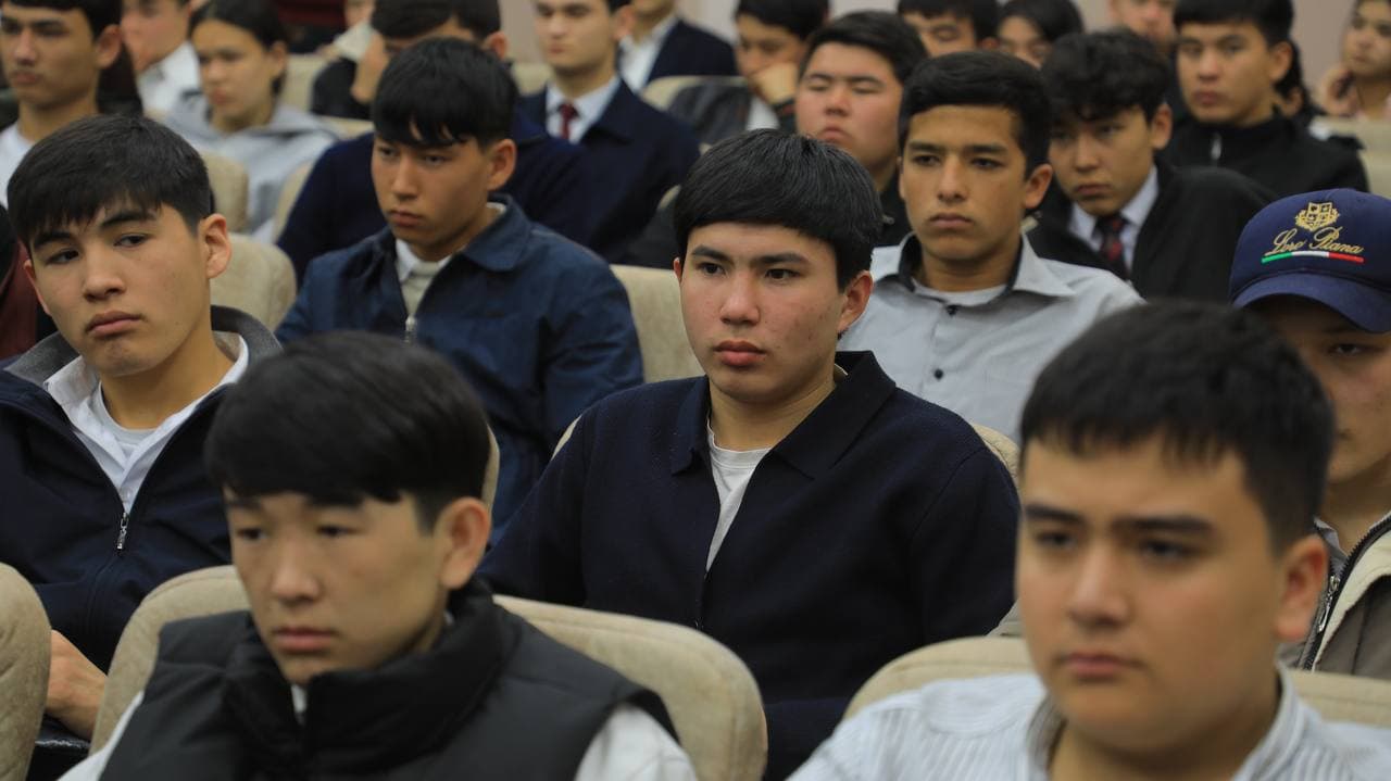Toshkent viloyati FVBB boshlig‘i yoshlar bilan ochiq muloqot o‘tkazdi