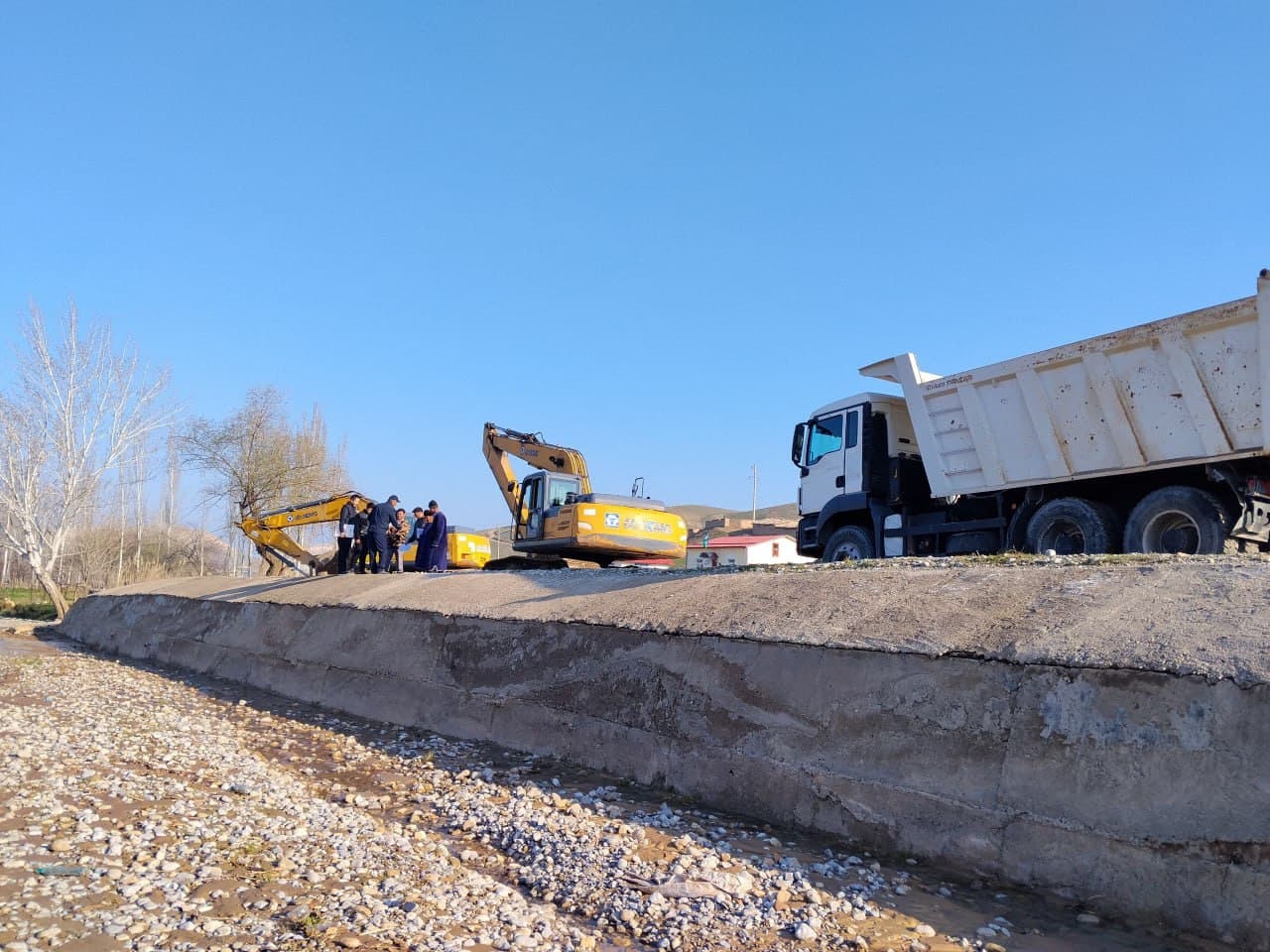 ФВВ Махсус муҳандислик-қурилиш бошқармаси томонидан Қашқадарё вилоятининг Қамаши ва Яккабоғ туманларида сел ва сув тошқинларини олдини олишга қаратилган муҳандислик тадбирлари амалга оширилди