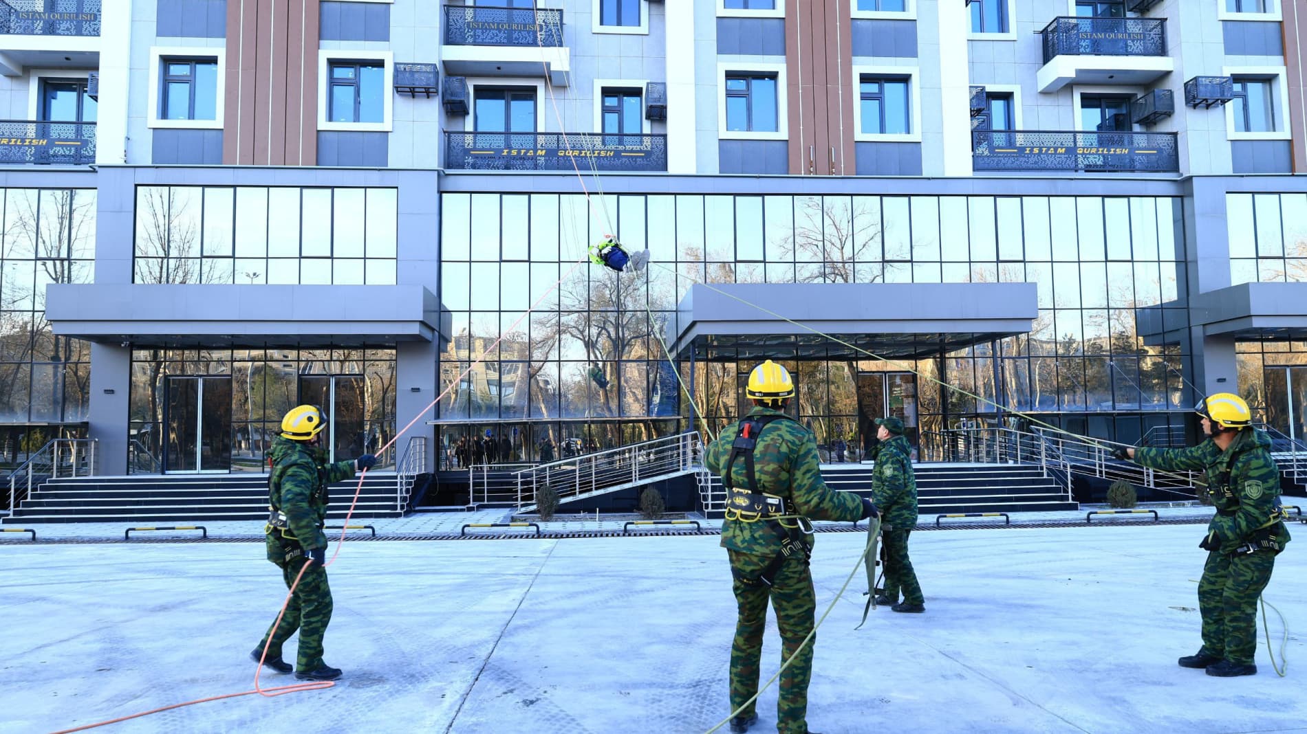 Навоий шаҳрида жойлашган баланд қаватли уйларда махсус-тактик ўқув машқи ўтказилди