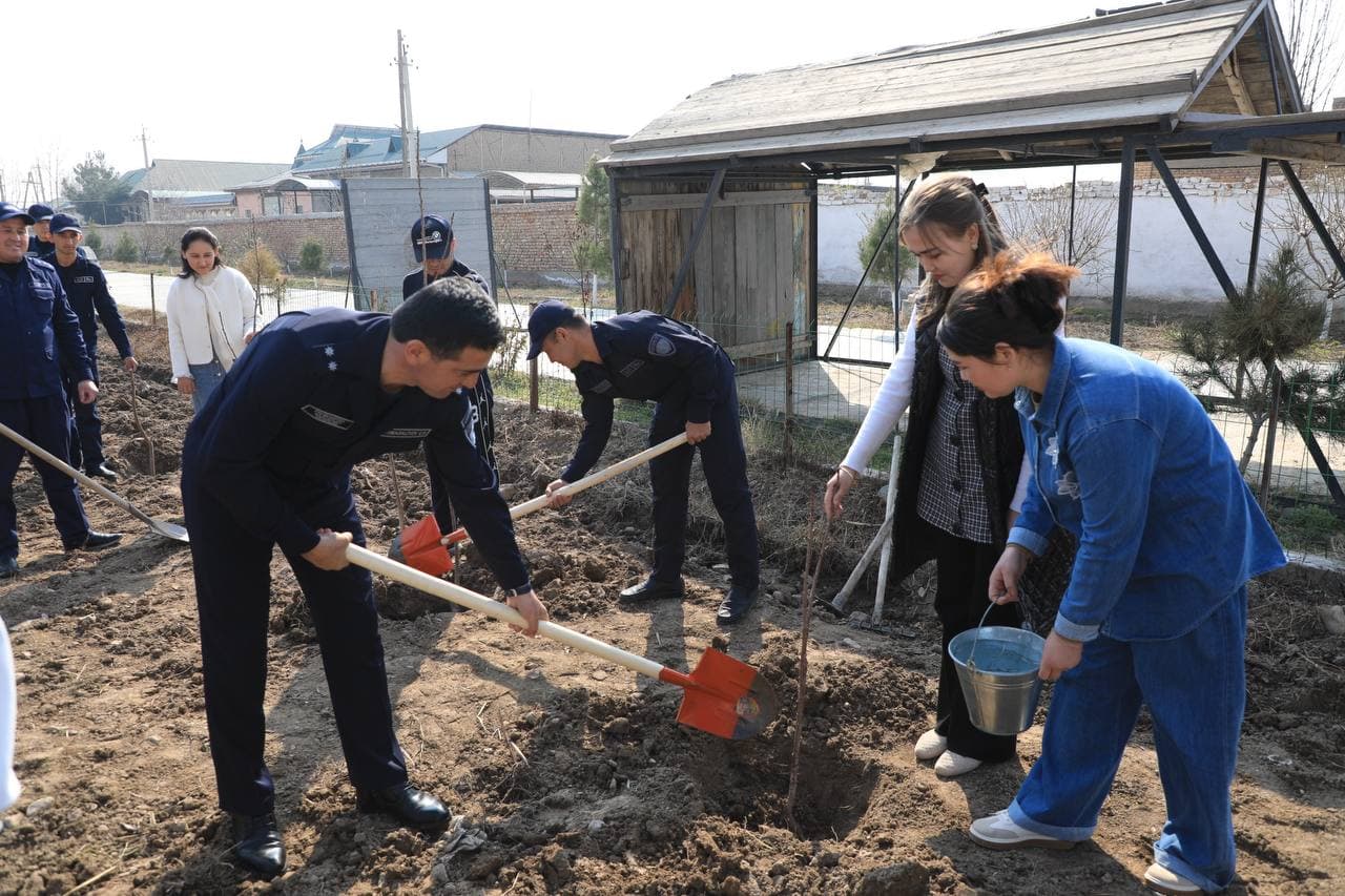 Buxoro va Namangan viloyatlari FVB boshliqlari ishtirokida “Yoshlar kuni” munosabat bilan "Rahbar va yoshlar" uchrashuvi oʻtkazildi