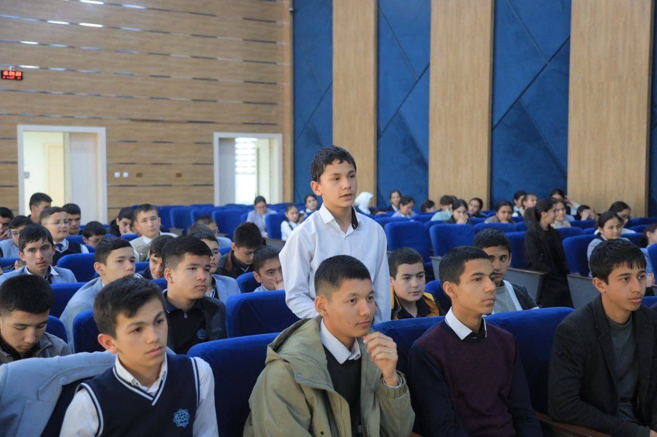 Buxoro va Namangan viloyatlari FVB boshliqlari ishtirokida “Yoshlar kuni” munosabat bilan "Rahbar va yoshlar" uchrashuvi oʻtkazildi