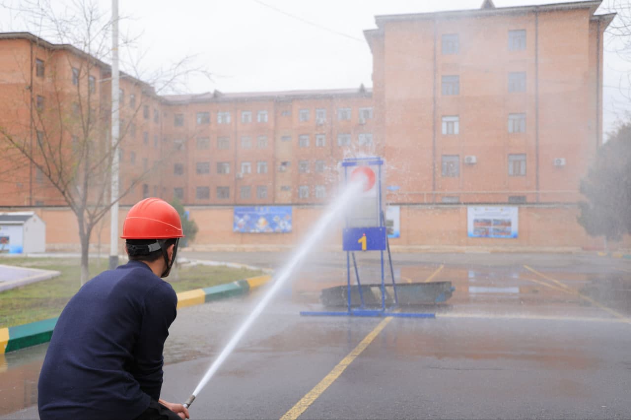 Buxoro viloyati Favqulodda vaziyatlar boshqarmasi shaxsiy tarkibi o‘rtasida yong‘in-qutqaruv sporti bo‘yicha Buxoro viloyati FVB boshlig‘i kubogi musobaqasi o‘tkazildi
