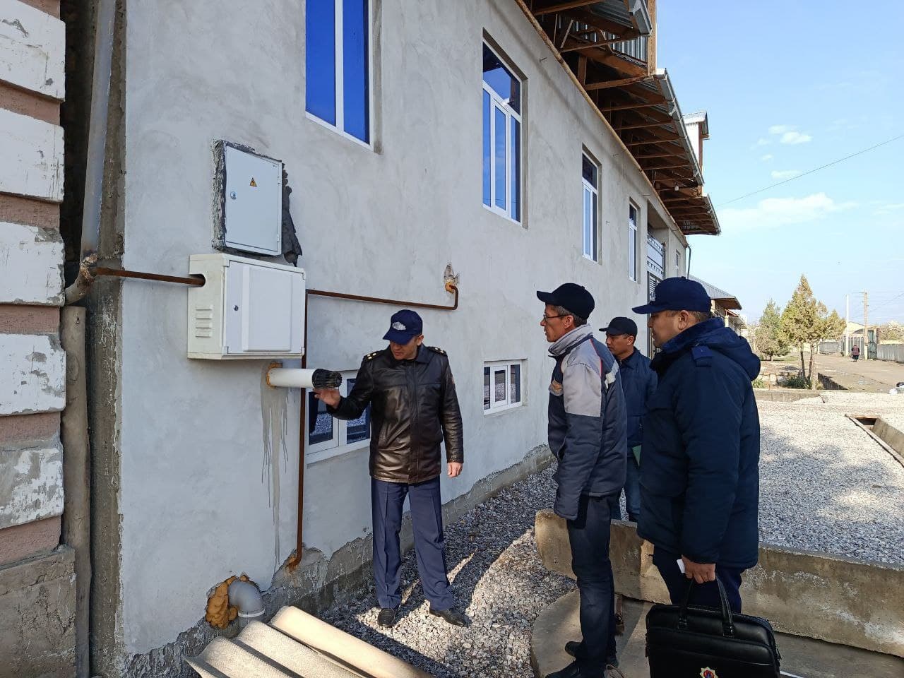 Навоий вилояти ФВБ бошлиғи раҳбарлигида Навбаҳор тумани “Бешработ” маҳалласида кенг қамровли профилактик тадбирлар ўтказилди