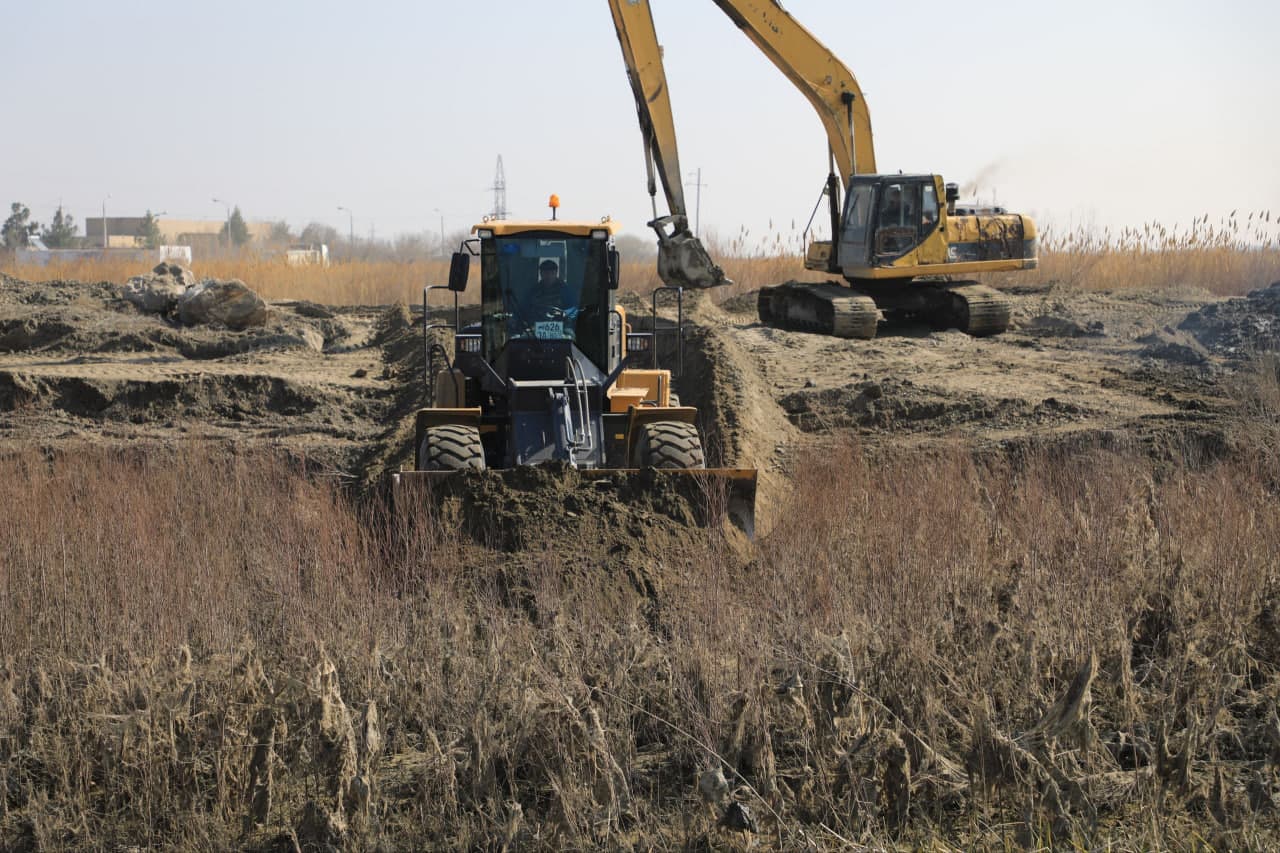 Бухоро вилояти ФВБ томонидан тегишли ташкилотлар билан ҳамкорликда сел-сув тошқинларини хавфсиз ўтказиб юборишга қаратилган муҳандислик тадбирлари олиб борилмоқда