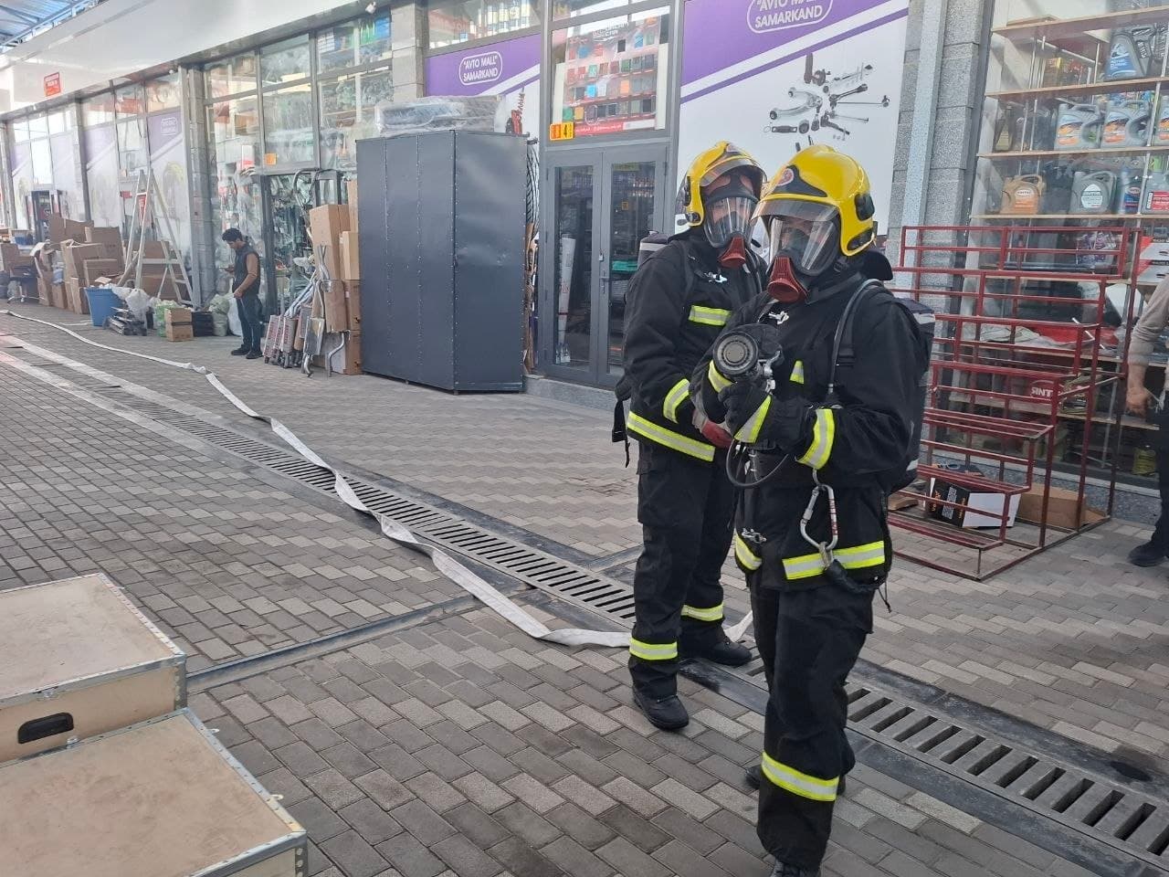 Samarqand viloyati FVB tomonidan Samarqand tumanida joylashgan avtomobil ehtiyot qismlari bozorida maxsus-taktik o‘quv mashqi o‘tkazildi