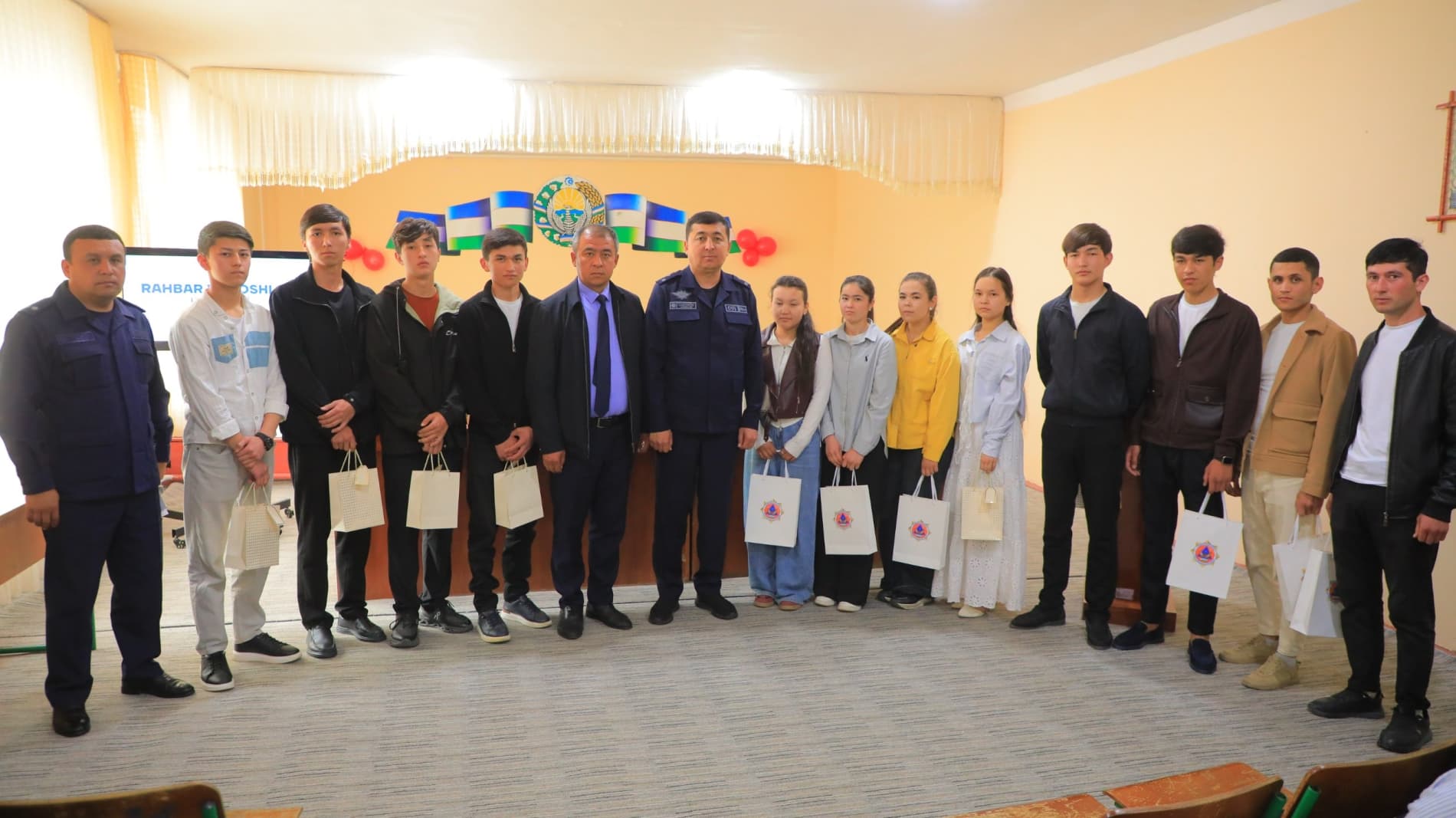 Самарқанд, Бухоро, Фарғона вилоятлари ФВБ томонидан “Ёшлар куни” муносабати билан “Раҳбар ва ёшлар”, “Уч авлод” учрашувлари ҳамда бошқа маънавий-маърифий тадбирлар ўтказилди