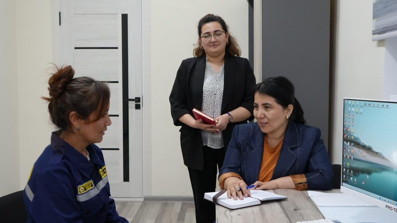 Oila qadriyati va xizmat uygʻunligi: Jizzax viloyati FVB tizimdagi xotin-qizlar bilan muloqot seminari va oʻrganish ishlari olib borildi
