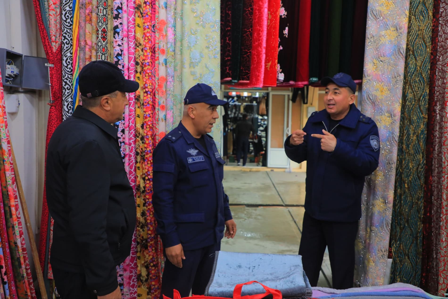 Samarqand viloyati FVB boshlig‘i boshchiligida Samarqand shahrida joylashgan “Muso Xonkeldi” savdo majmuasida yong‘in va boshqa favqulodda vaziyatlarning oldini olishga qaratilgan profilaktik tadbir hamda maxsus-taktik o‘quv mashqi o‘tkazildi