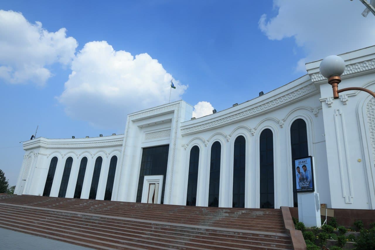 Фарғона вилояти ФВБ бошлиғи раҳбарлигида Фарғона шаҳрида жойлашган санъат саройида ФВДқТ хизматлари билан ҳамкорликда махсус-тактик ўқув машқи ўтказилди