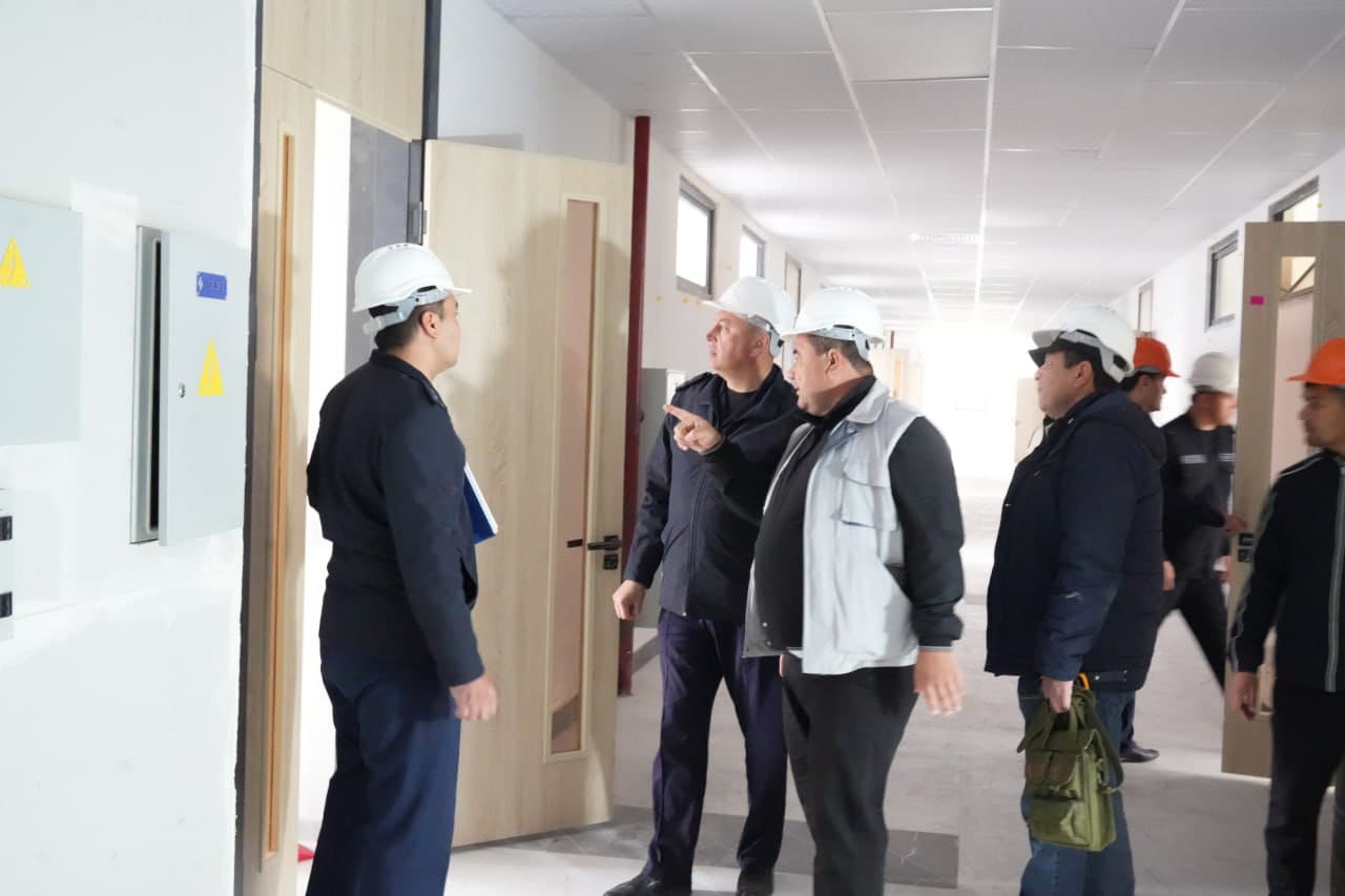 Қашқадарё вилояти ФВБ бошлиғи Қарши шаҳрида янги қурилаётган университитет биносида ёнғин хавфсизлиги талаблари қай даражада бажарилаётгани юзасидан ўрганиш ишларини олиб борди