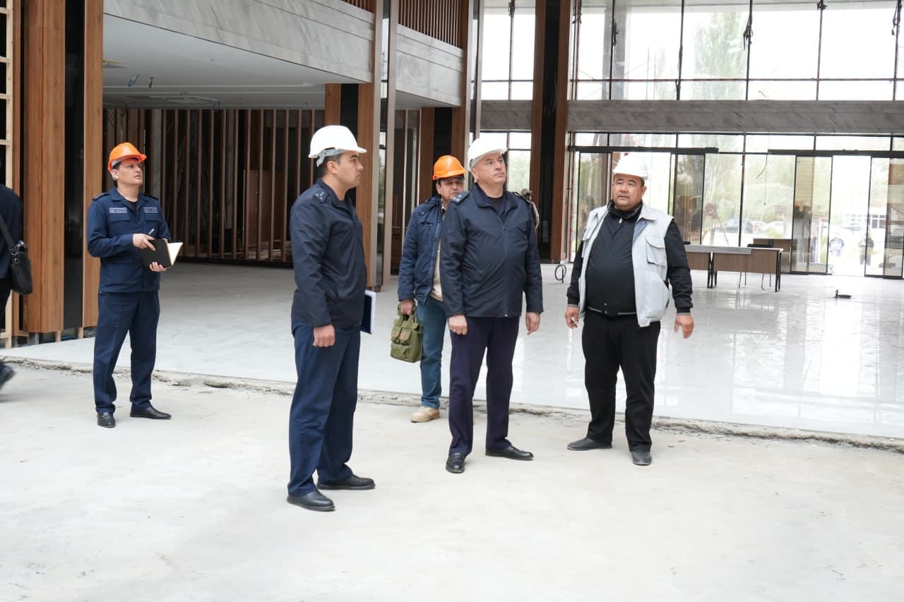 Қашқадарё вилояти ФВБ бошлиғи Қарши шаҳрида янги қурилаётган университитет биносида ёнғин хавфсизлиги талаблари қай даражада бажарилаётгани юзасидан ўрганиш ишларини олиб борди