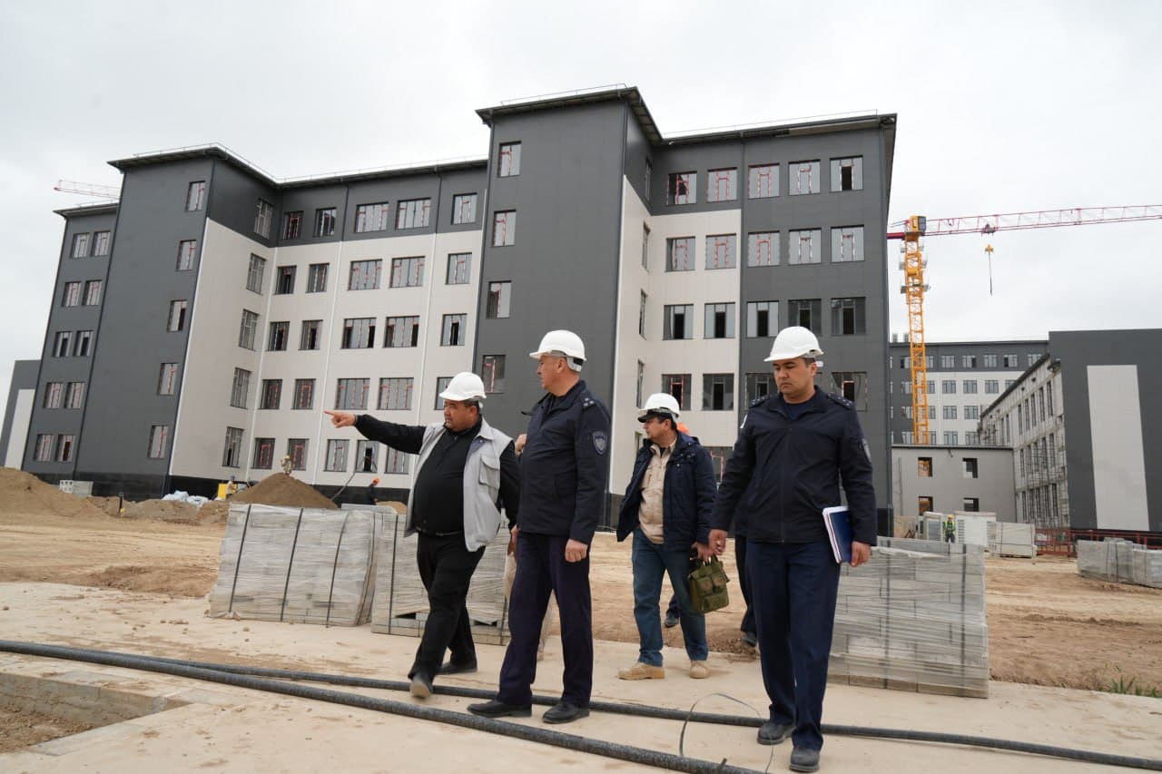 Қашқадарё вилояти ФВБ бошлиғи Қарши шаҳрида янги қурилаётган университитет биносида ёнғин хавфсизлиги талаблари қай даражада бажарилаётгани юзасидан ўрганиш ишларини олиб борди