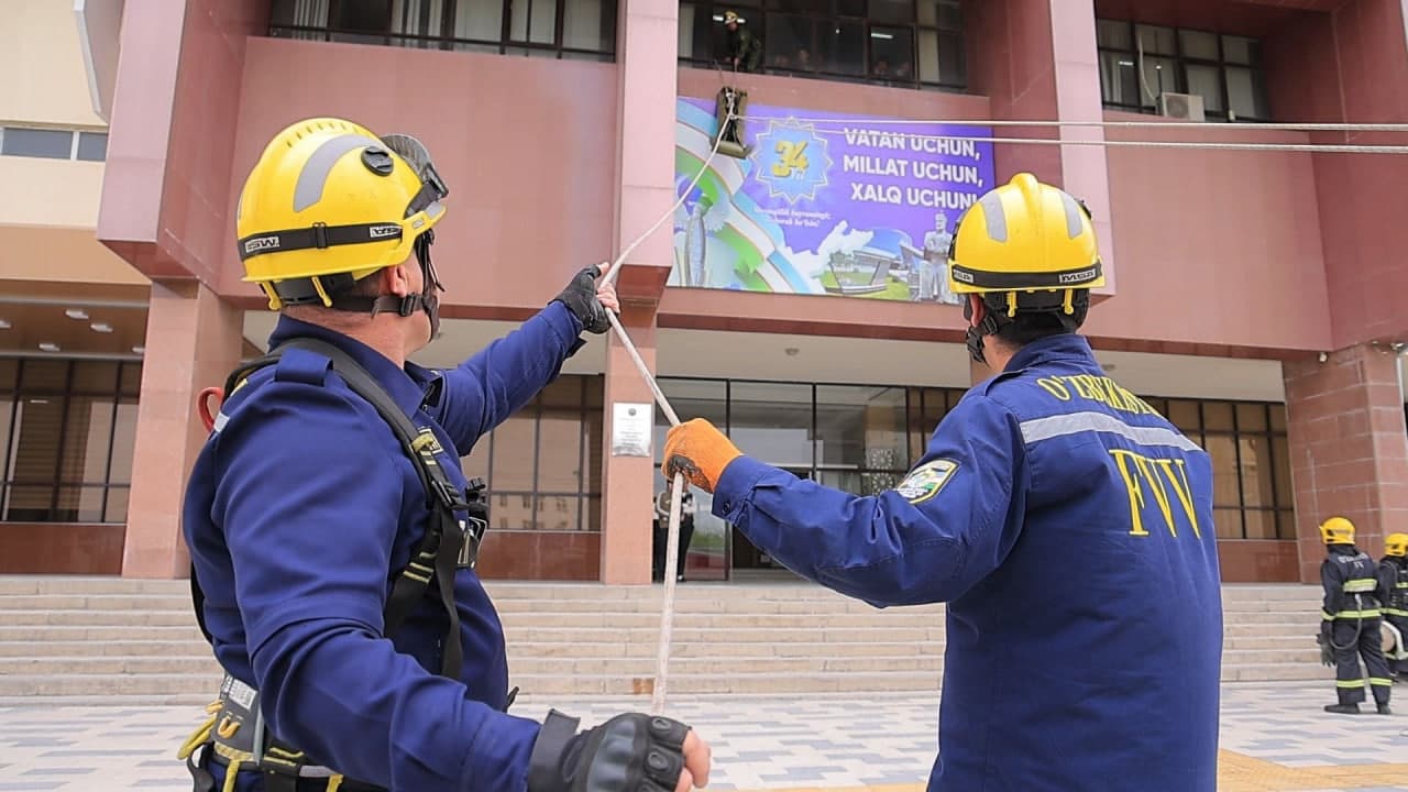 Buxoro viloyati FVB tomonidan Favqulodda vaziyatlar davlat quyi tizimiga kiruvchi korxona va tashkilotlar bilan hamkorlikda Buxoro davlat texnika universitetida maxsus-taktik o‘quv mashqi o‘tkazildi