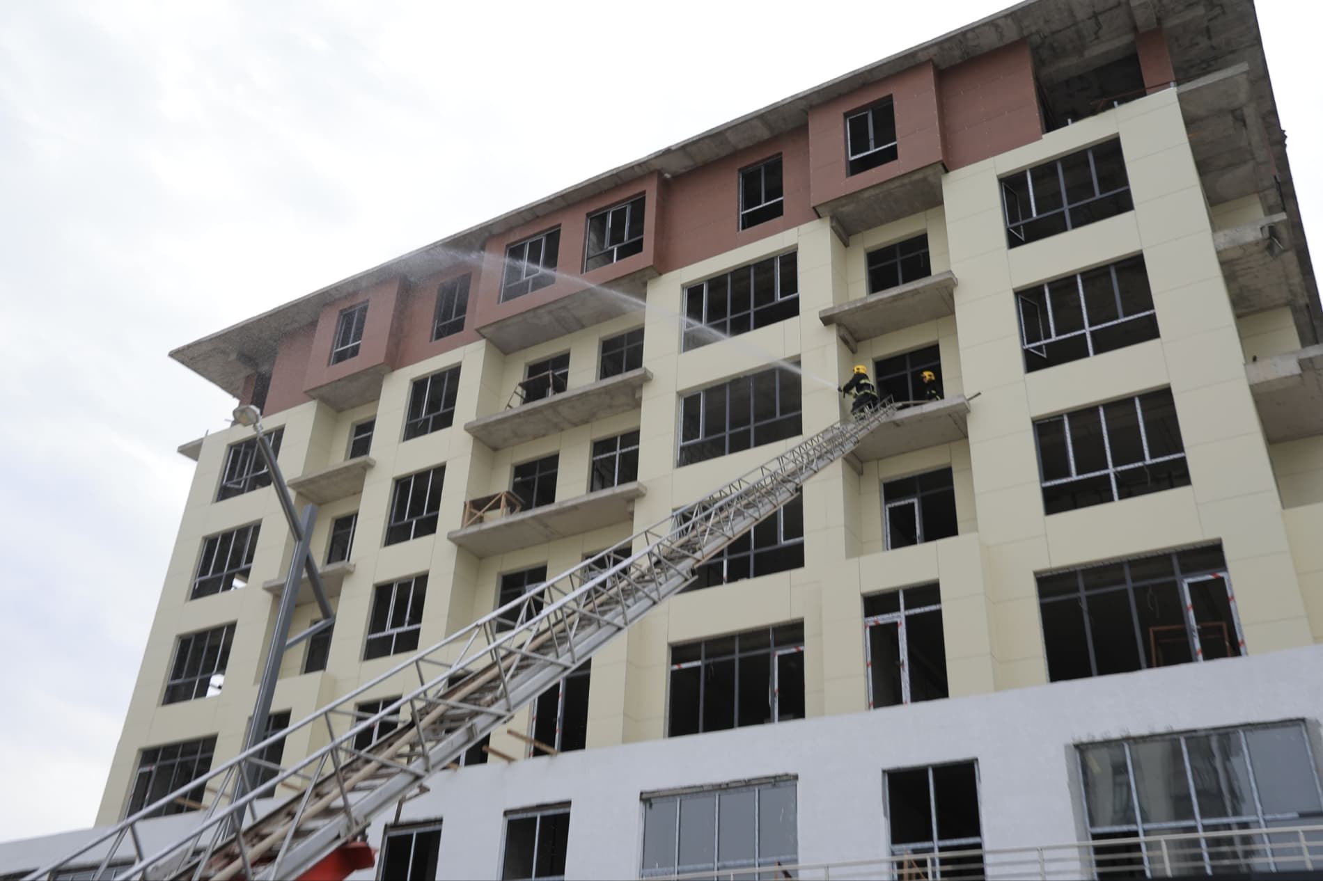 Бухорода "Фавқулодда вазиятларнинг олдини олиш ва фуқаро муҳофазаси" ойлиги доирасида махсус-тактик машқи ўтказилди