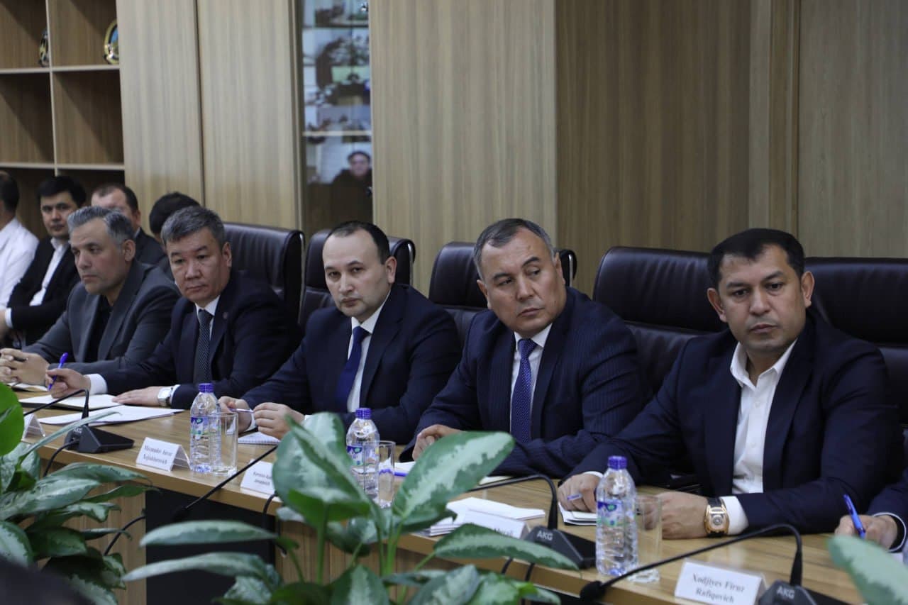 Мактабгача ва мактаб таълими вазири Э.Каримова раислигида, Фавқулодда вазиятлар вазирлиги бошқарма бошлиғи подполковник О. Қўлдошев иштирокида йиғилиш бўлиб ўтди