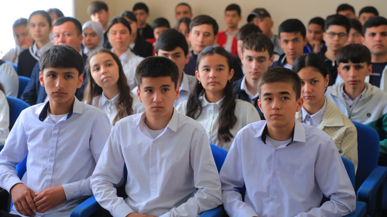 “Favqulodda vaziyatlardan muhofaza qilish va fuqaro muhofazasi oyligi” doirasida ta’lim muassasalarida amaliy seminarlar tashkil etilmoqda