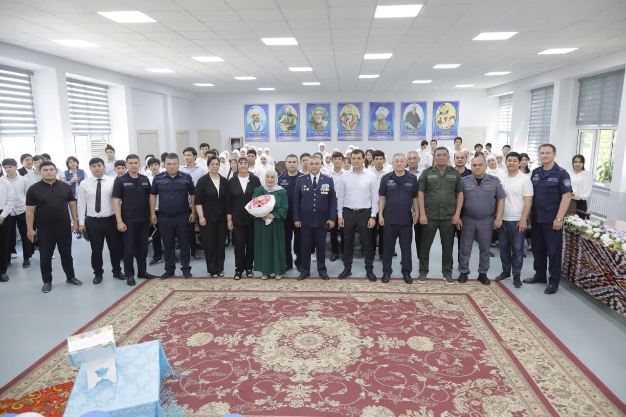 “Раҳбар ва ёшлар” учрашуви: Келажак бунёдкорлари билан очиқ мулоқот