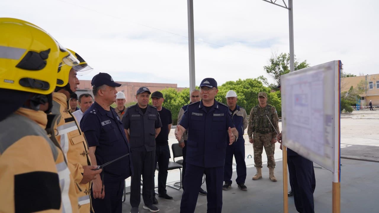 Favqulodda vaziyatlar vaziri general-mayor A.I.Ikramov Navoiy viloyati Favqulodda vaziyatlar boshqarmasi faoliyatini yaqindan oʻrgandi